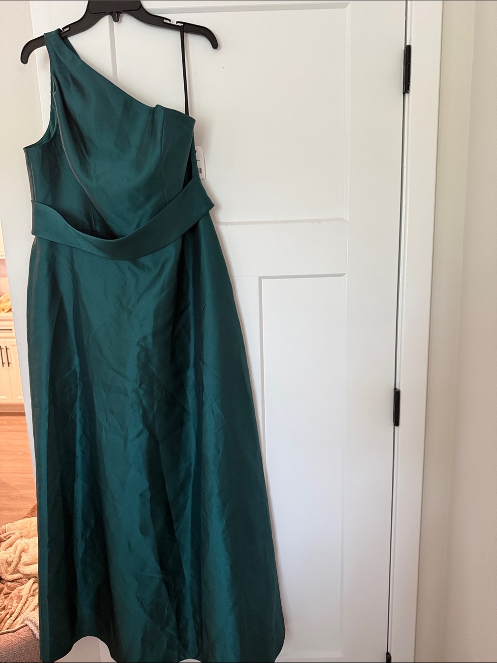 ALFRED SUNG One-Shoulder Green Evening Gown